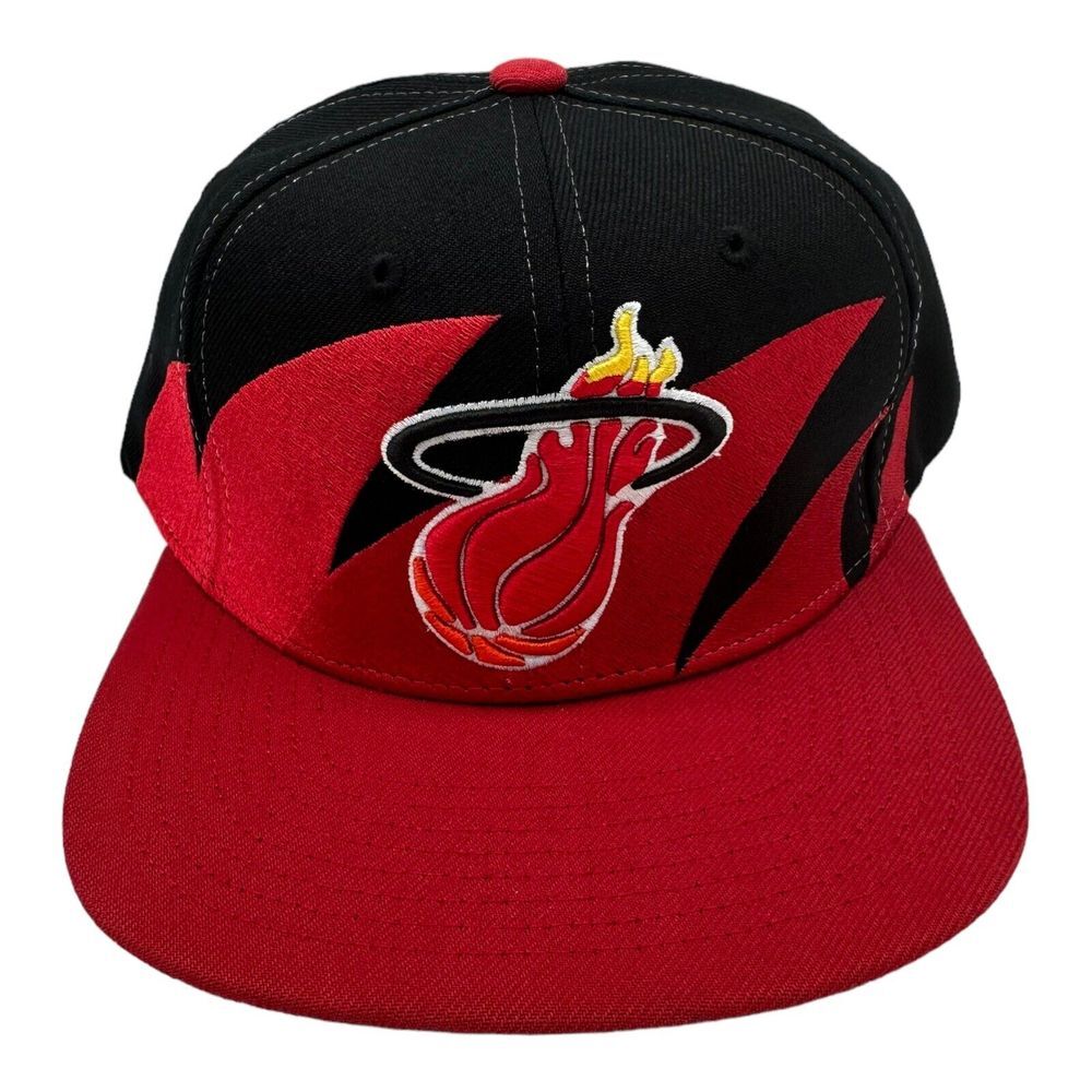 Mitchell & Ness Miami Heat Sharktooth Snapback Hat Cap Black‎ / Red OSFM